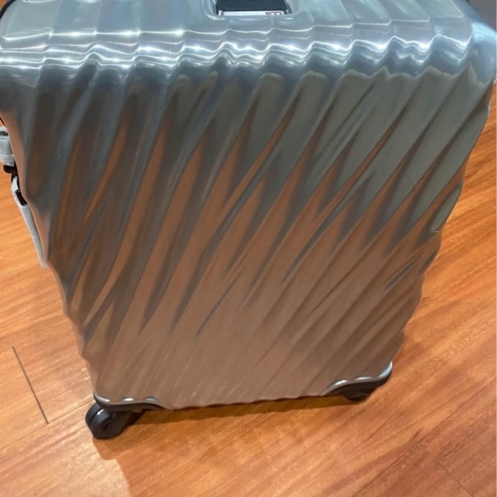 New Tumi Silver Travel Bag With Tags